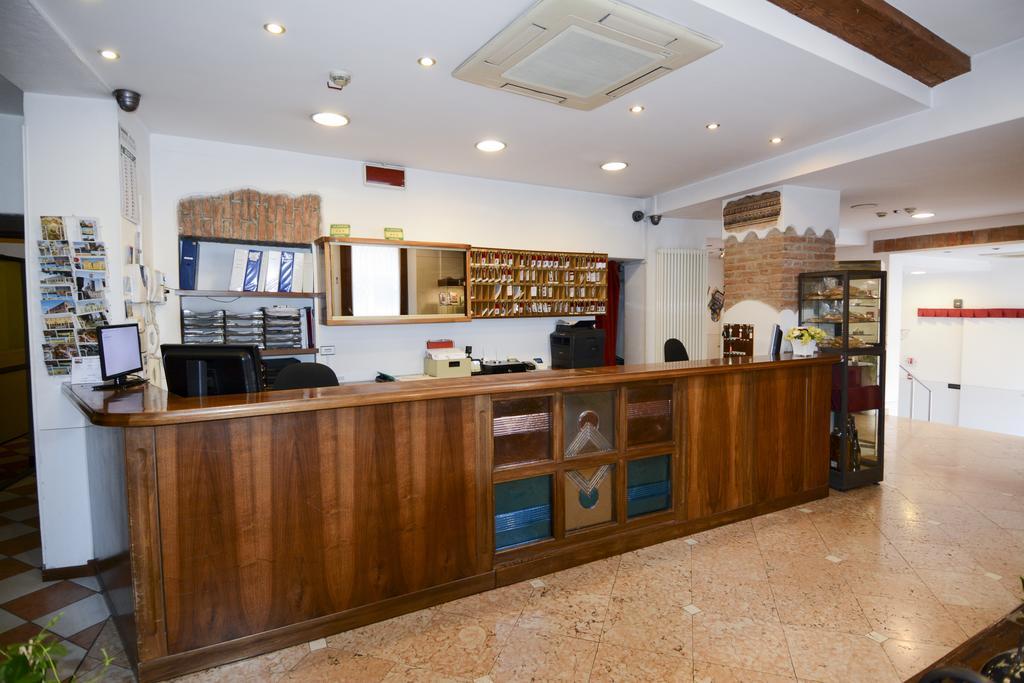 מאנטובה Hotel Mantegna Stazione מראה חיצוני תמונה