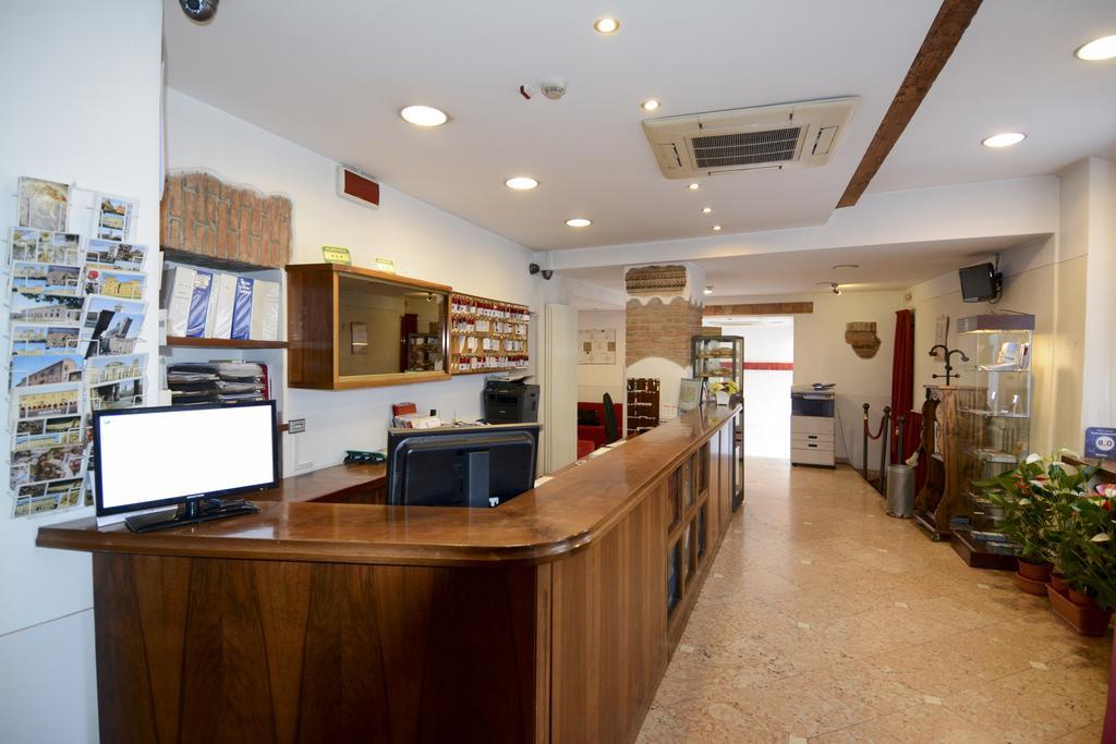 מאנטובה Hotel Mantegna Stazione מראה חיצוני תמונה